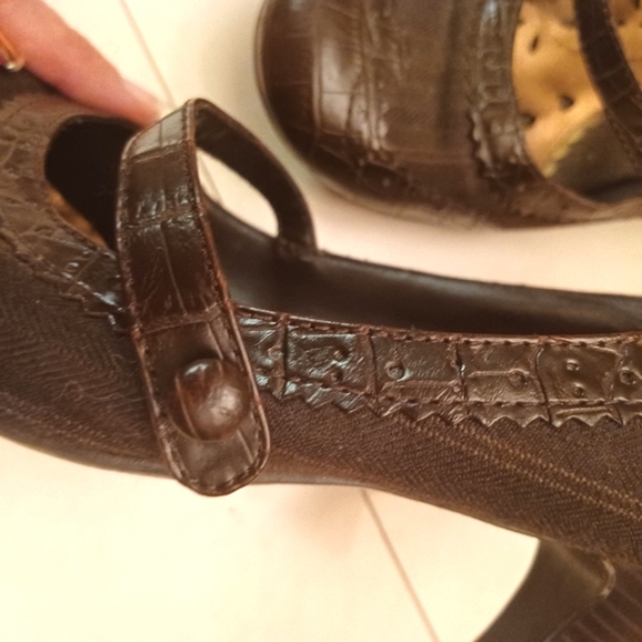 Women's Mudd Brown Dress Shoes - Picture 12 of 12